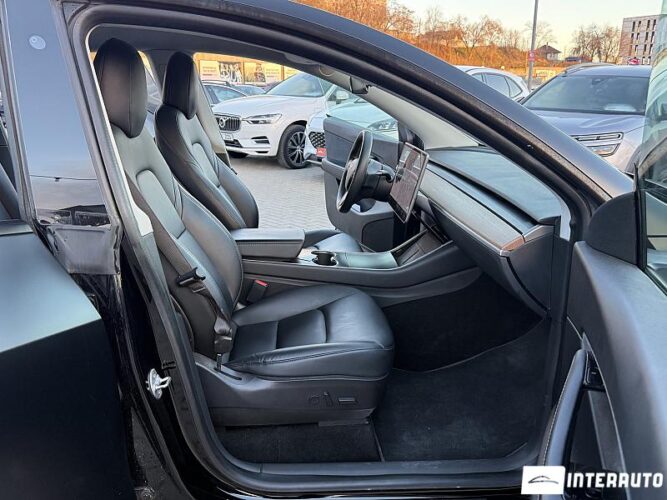 Tesla Model Y 43 interauto-car