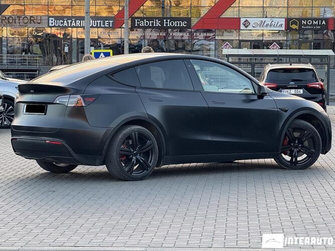 Tesla Model Y 32 interauto-car