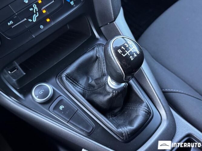 Ford Focus 41 interauto-car