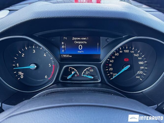 Ford Focus 38 interauto-car