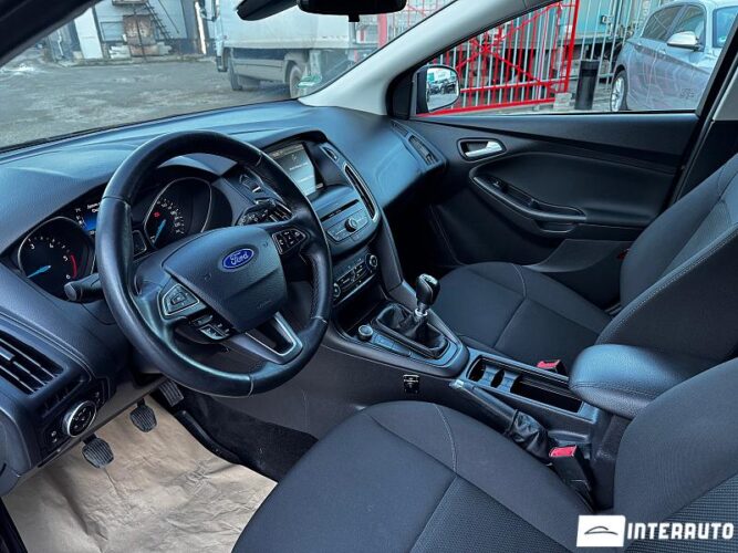 Ford Focus 34 interauto-car