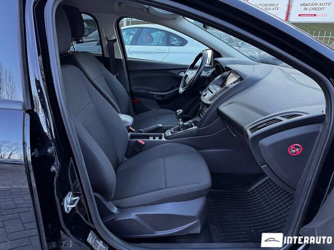 Ford Focus 43 interauto-car