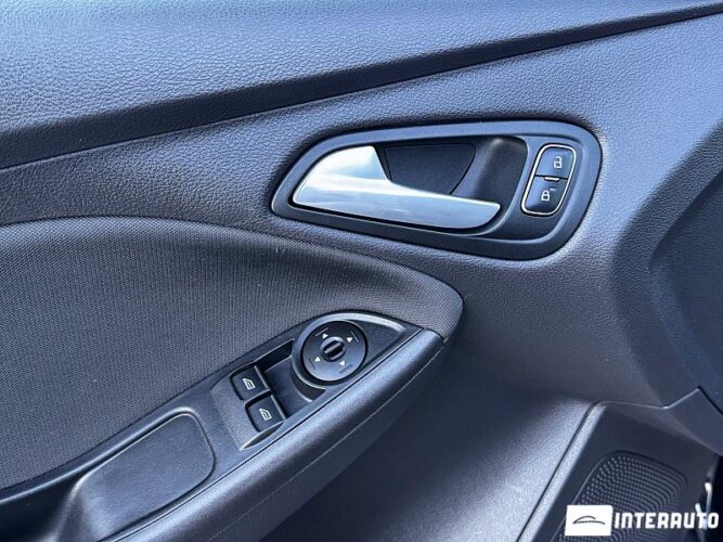 Ford Focus 46 interauto-car