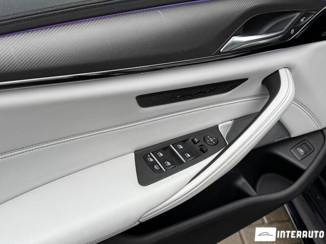 BMW M5 44 interauto-car