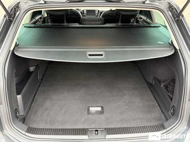 Volkswagen Passat GTE 51 interauto-car