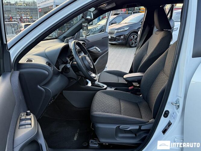 Toyota Yaris Cross 38 interauto-car