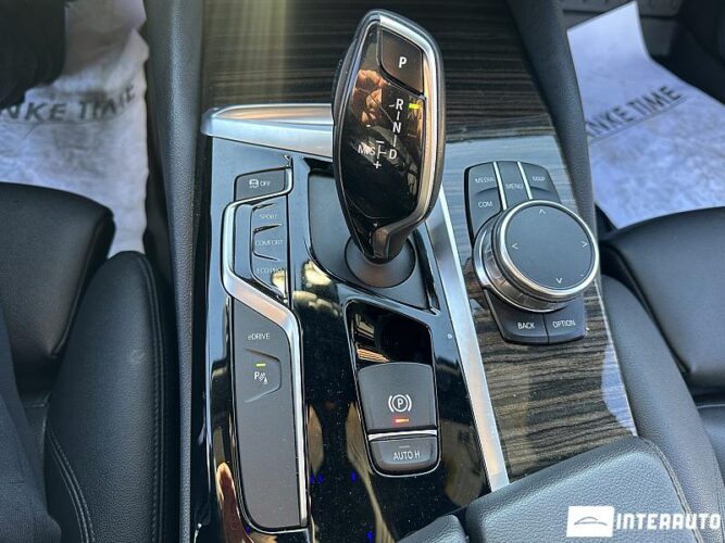 BMW 530e 43 interauto-car