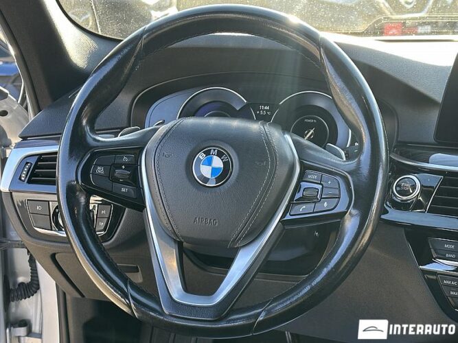 BMW 530e 38 interauto-car