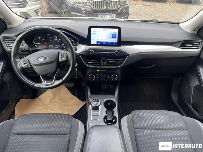 Ford Focus 33 interauto-car