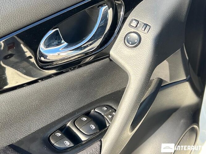 Nissan Qashqai 42 interauto-car