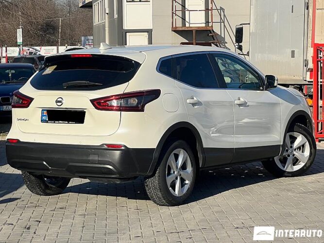 Nissan Qashqai 32 interauto-car