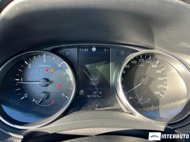 Nissan Qashqai 38 interauto-car