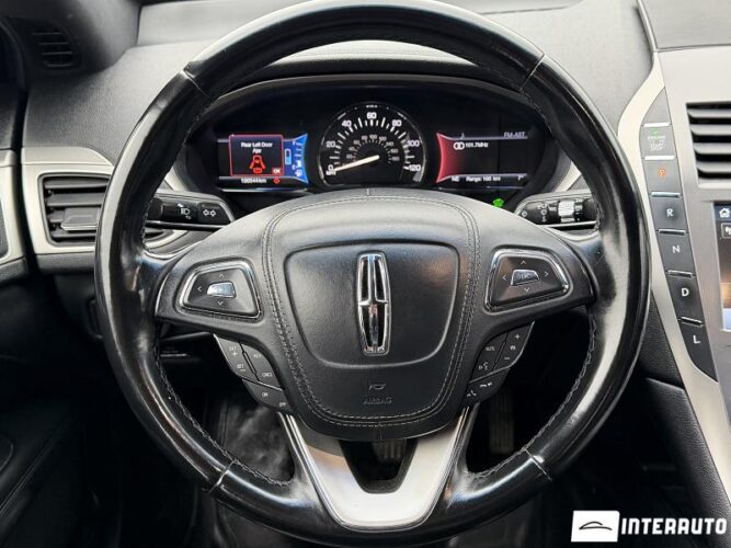 Lincoln MKZ 39 interauto-car