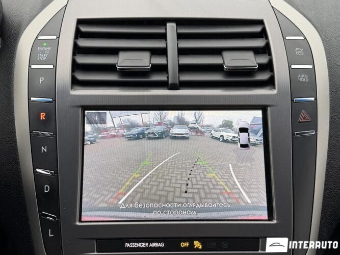 Lincoln MKZ 42 interauto-car