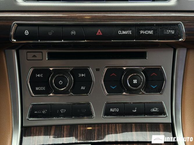 Jaguar XF 42 interauto-car