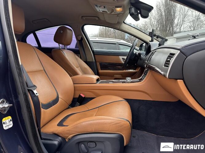 Jaguar XF 44 interauto-car