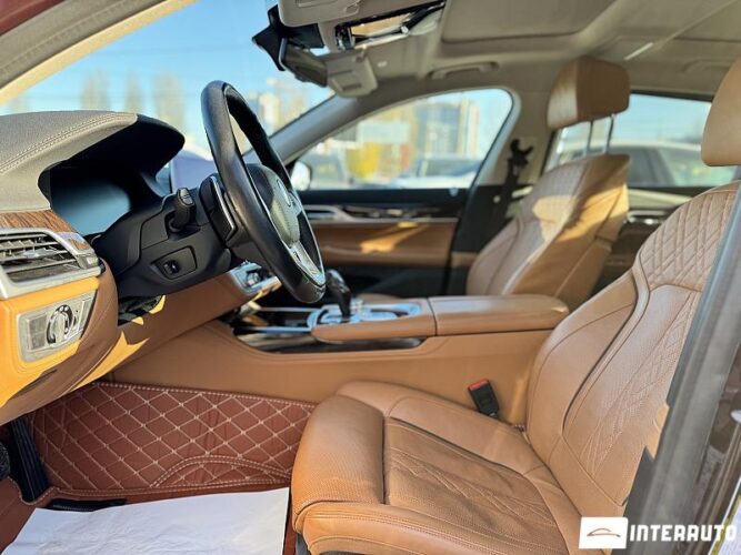 BMW 745e 43 interauto-car