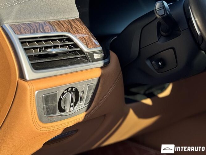 BMW 745e 44 interauto-car