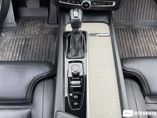 Volvo XC 60 51 interauto-car