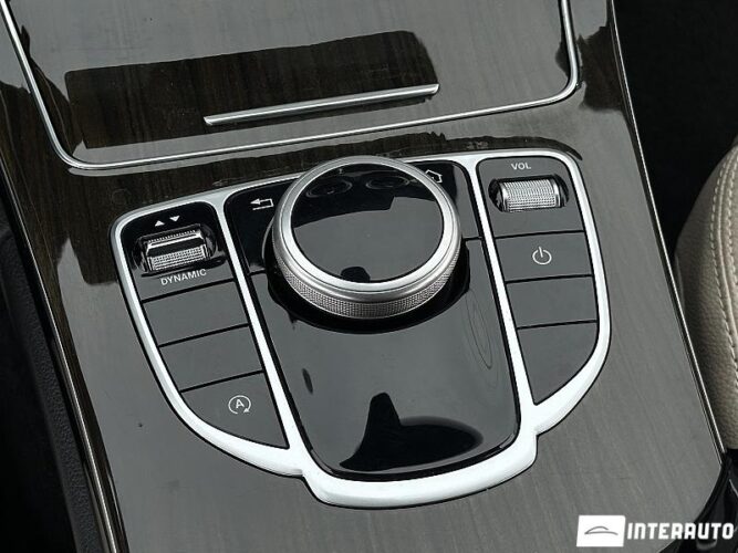 Mercedes C 300 49 interauto-car