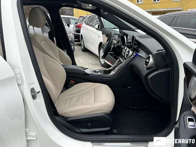 Mercedes C 300 53 interauto-car