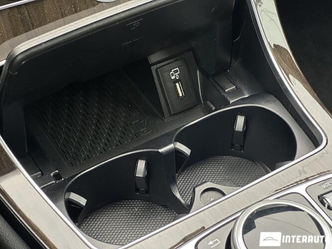 Mercedes C 300 48 interauto-car