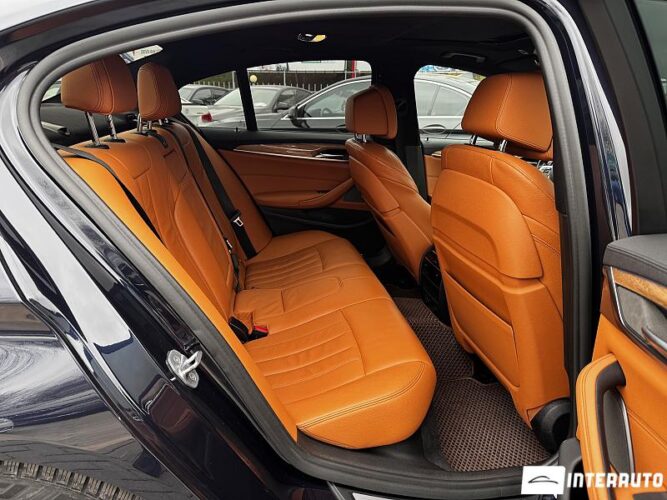 BMW 530e 56 interauto-car