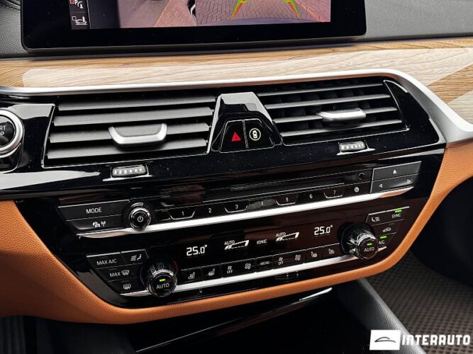 BMW 530e 47 interauto-car