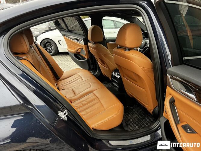 BMW 530e 43 interauto-car