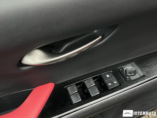 Lexus UX 250h 41 interauto-car