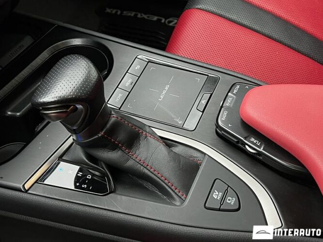 Lexus UX 250h 50 interauto-car