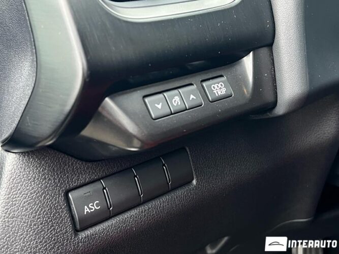 Lexus UX 250h 42 interauto-car