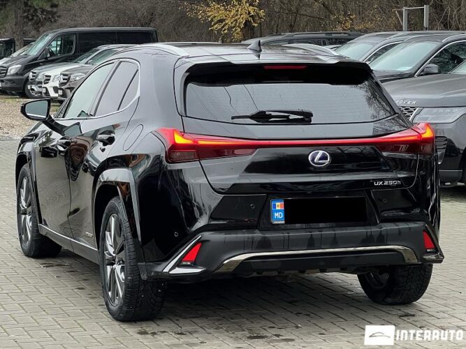 Lexus UX 250h 38 interauto-car
