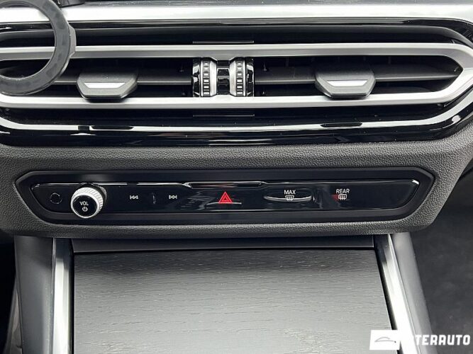 BMW 330E 47 interauto-car