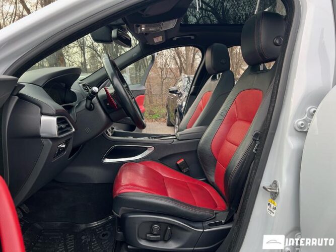 Jaguar F-Pace 39 interauto-car
