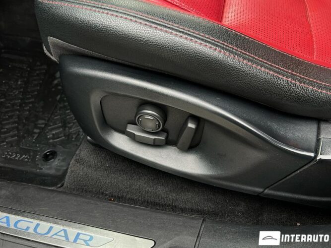 Jaguar F-Pace 40 interauto-car