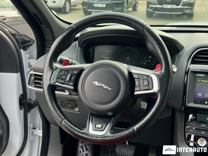 Jaguar F-Pace 46 interauto-car