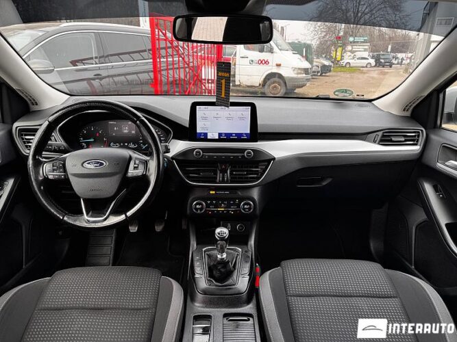 Ford Focus 38 interauto-car