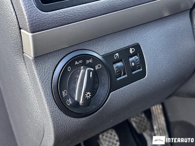 Volkswagen Touran 42 interauto-car