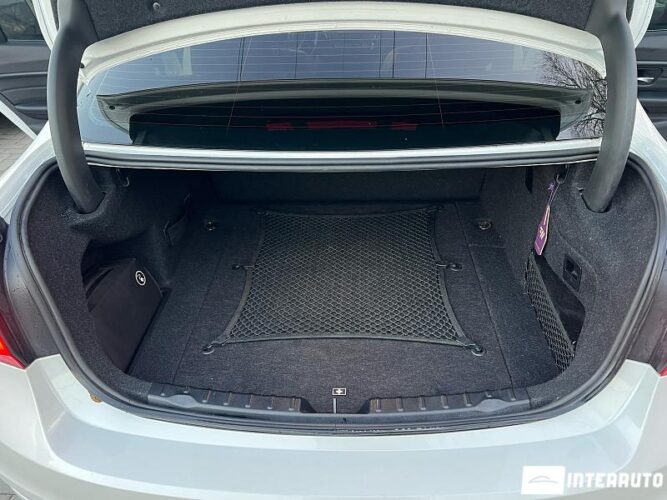 BMW 330E 51 interauto-car