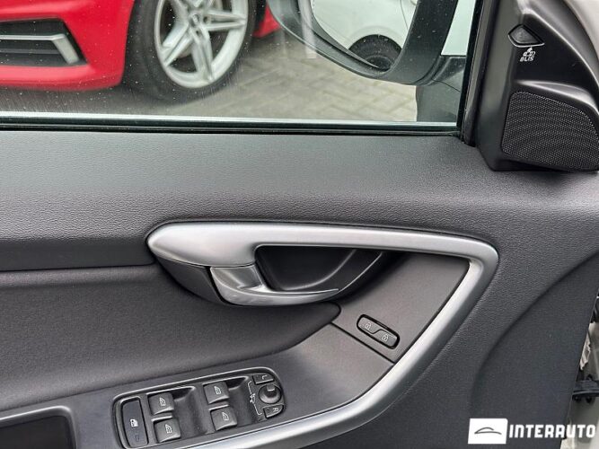 Volvo XC 60 43 interauto-car