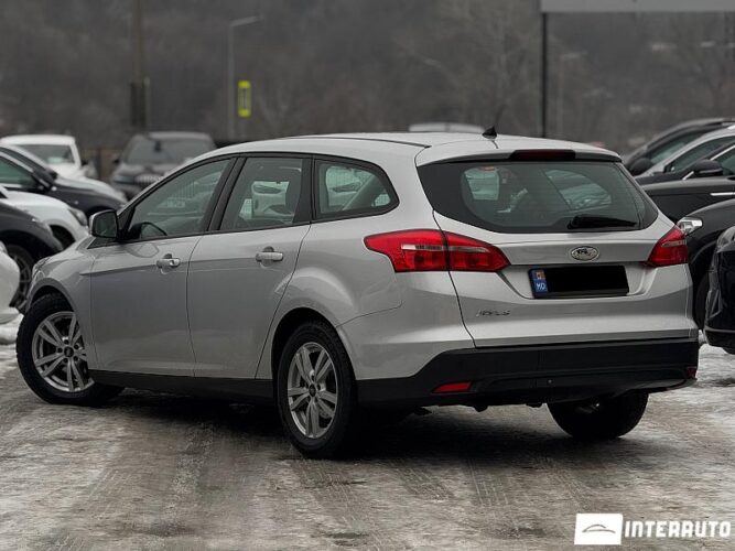 Ford Focus 32 interauto-car