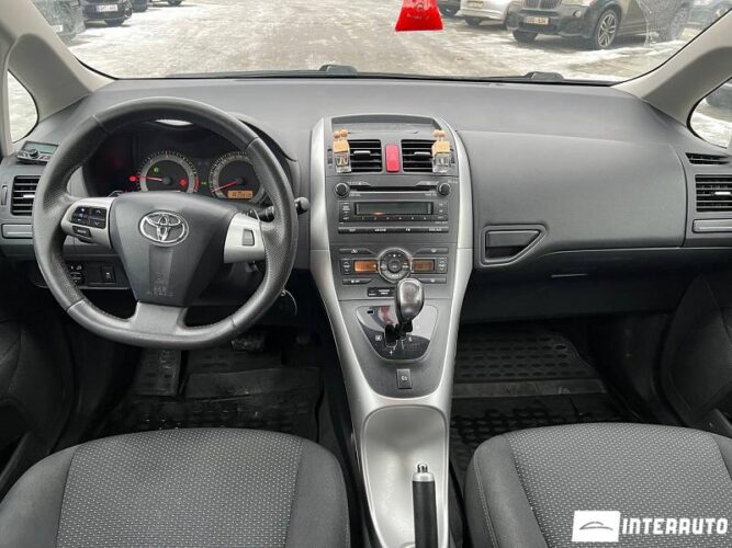 Toyota Auris 32 interauto-car