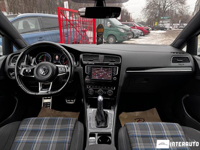 Volkswagen Golf GTE 39 interauto-car