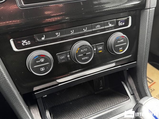 Volkswagen Golf GTE 44 interauto-car