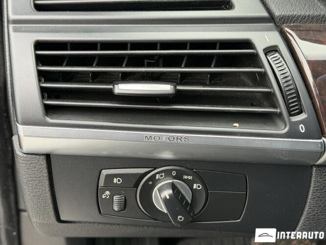 BMW X5 3.0i 40 interauto-car