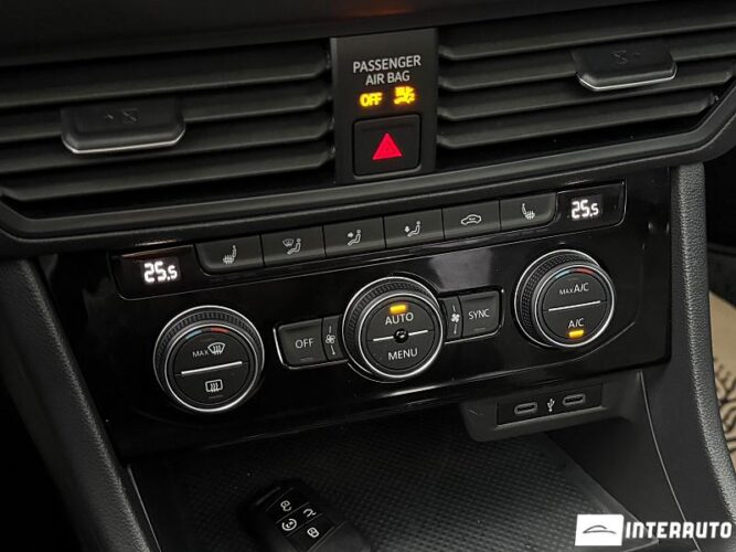 Volkswagen Jetta 43 interauto-car