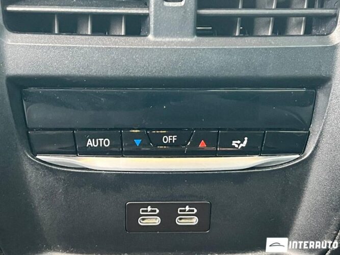 BMW 330E 38 interauto-car