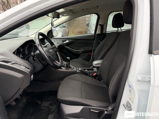 Ford Focus 32 interauto-car