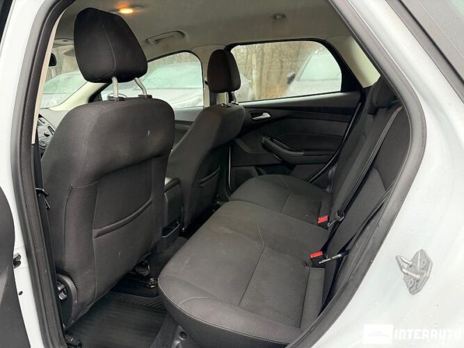 Ford Focus 43 interauto-car